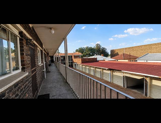 2 BEDROOM FLAT FOR SALE IN VEREENIGING CENTRAL